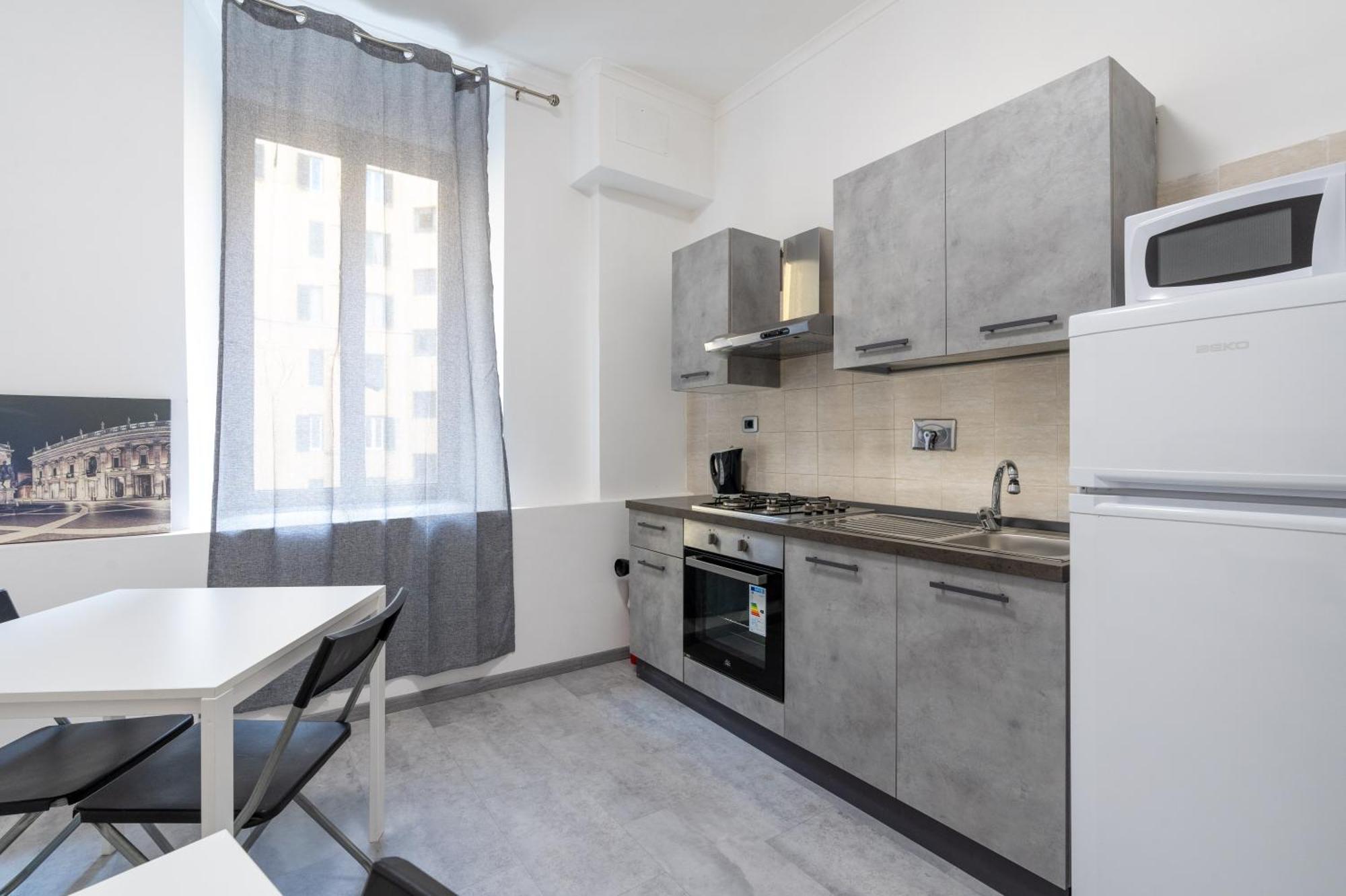 Amazing Apartment Near To Colosseo And Subway Rome Buitenkant foto