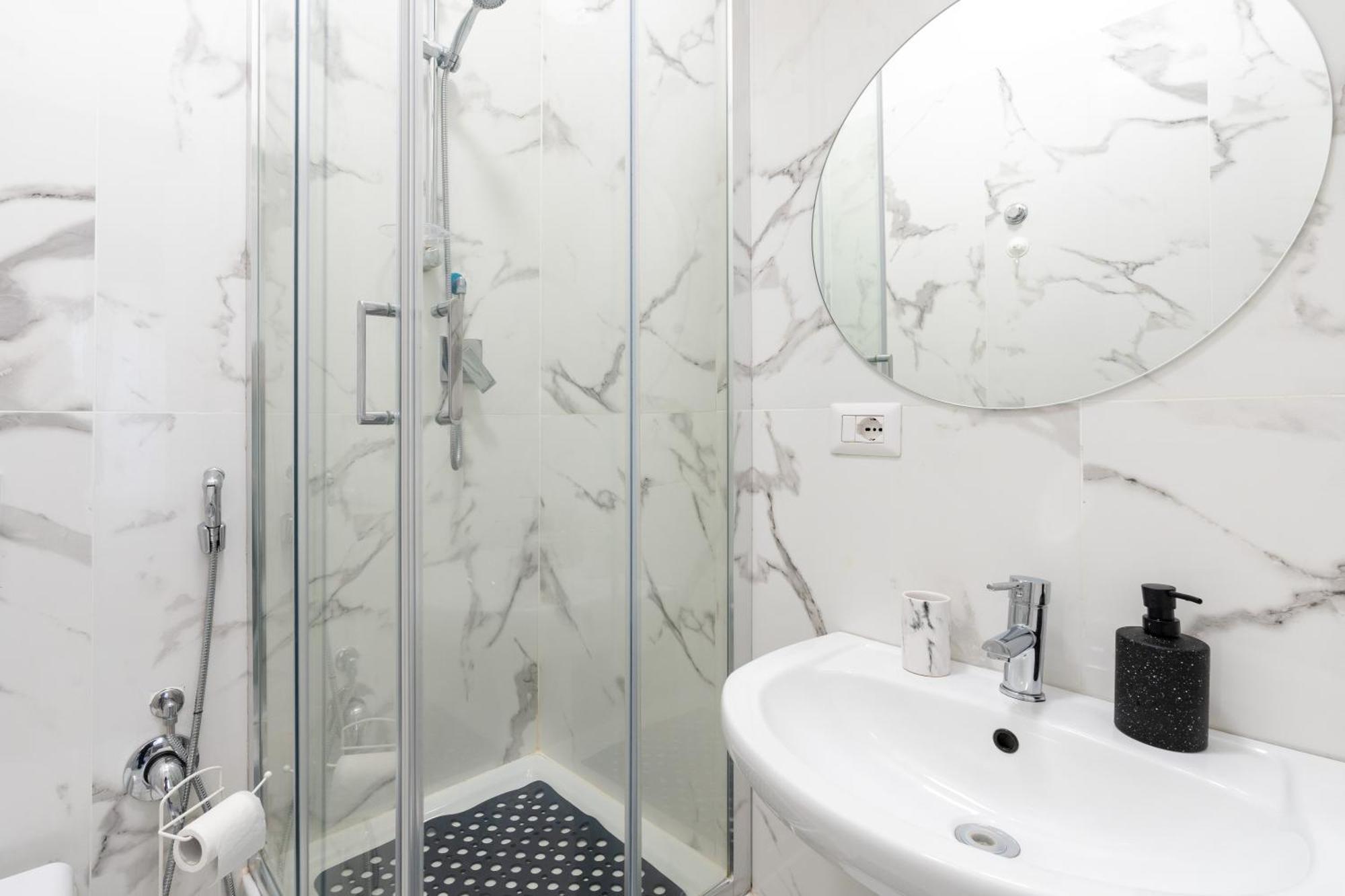 Amazing Apartment Near To Colosseo And Subway Rome Buitenkant foto